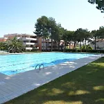 Spacious Flat With Pool View *