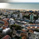 Spacious Flat With Pool View Apartman