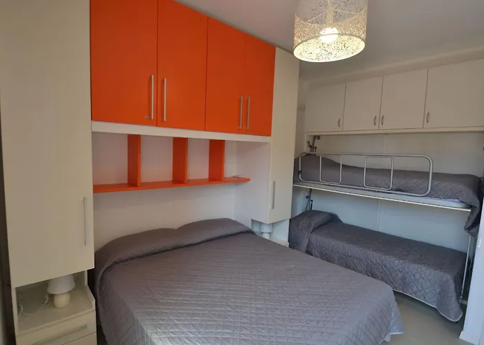 Spacious Flat With Pool View