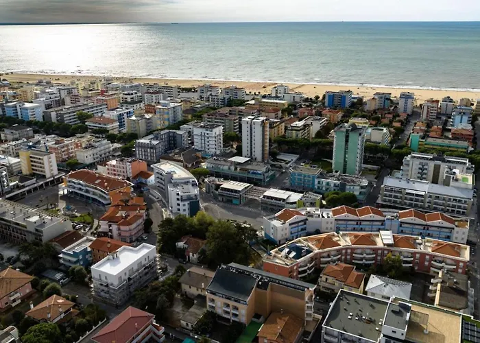 Spacious Flat With Pool View Appartamento